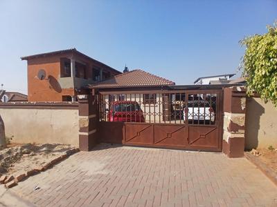 House For Sale in Olievenhoutbos, Olievenhoutbos