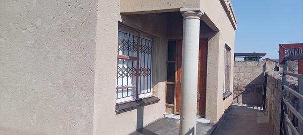 House For Sale in Mashimong, Tembisa