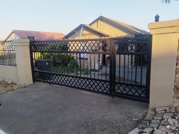 House For Sale in Olievenhoutbos, Olievenhoutbos